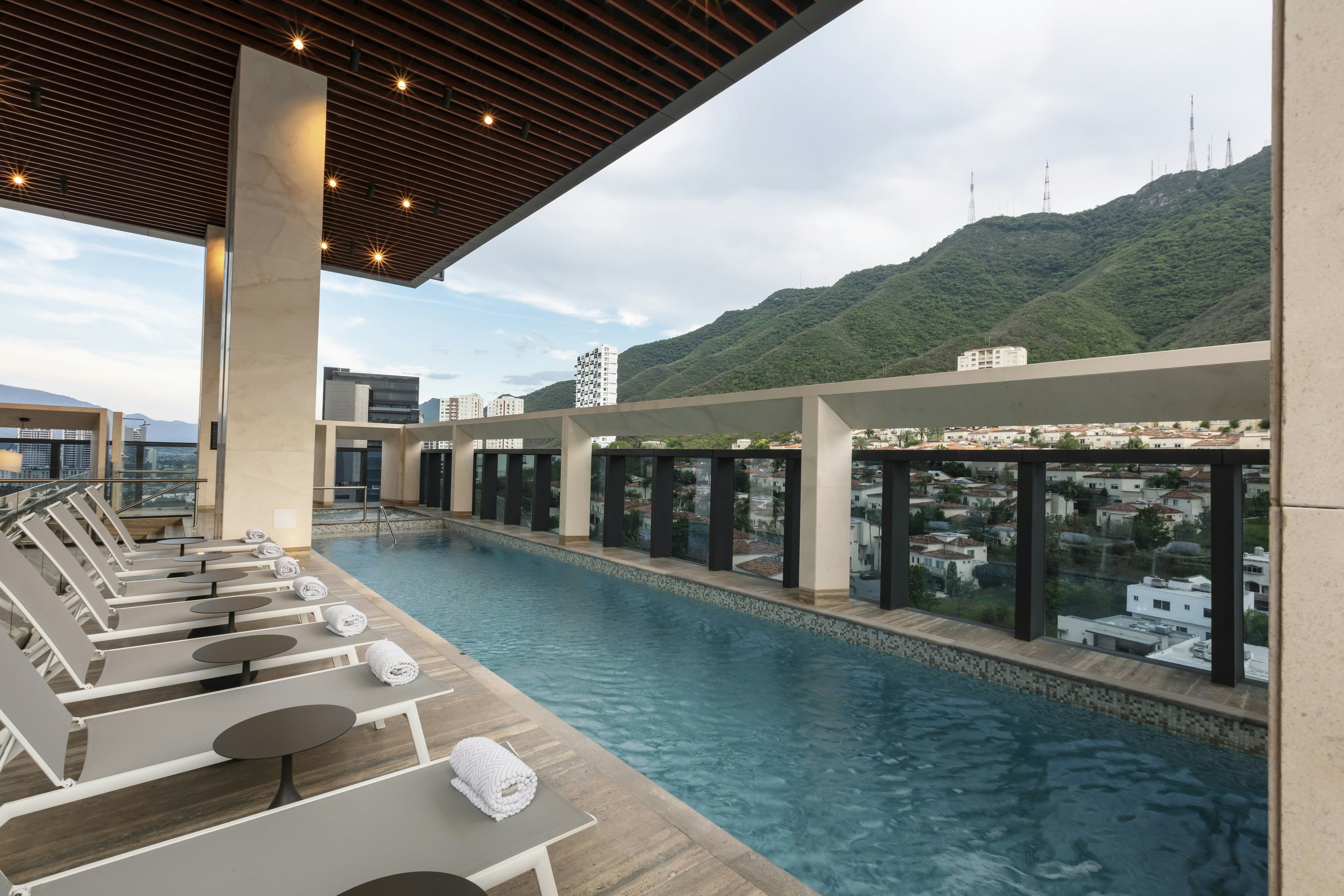 Hilton Monterrey 68/69