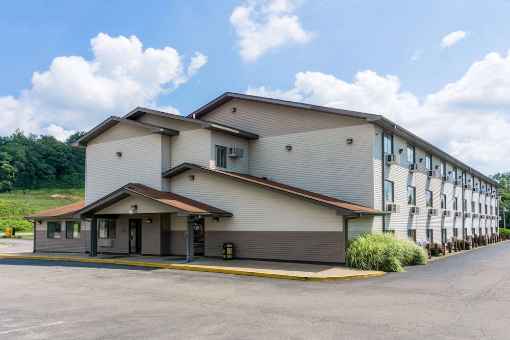 Super 8 by Wyndham Zanesville. 2/40