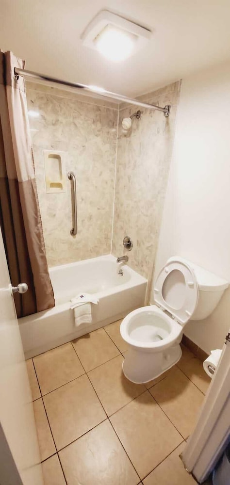 Motel6 Memphis, TN - Graceland 11/28