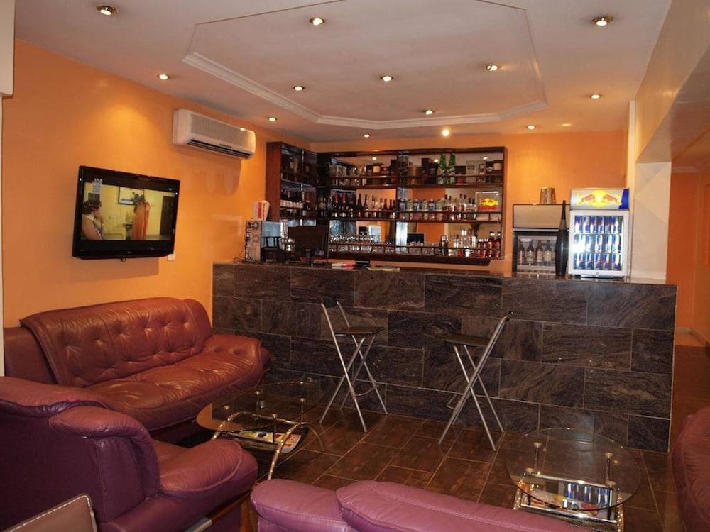 Bay Suites 13/19