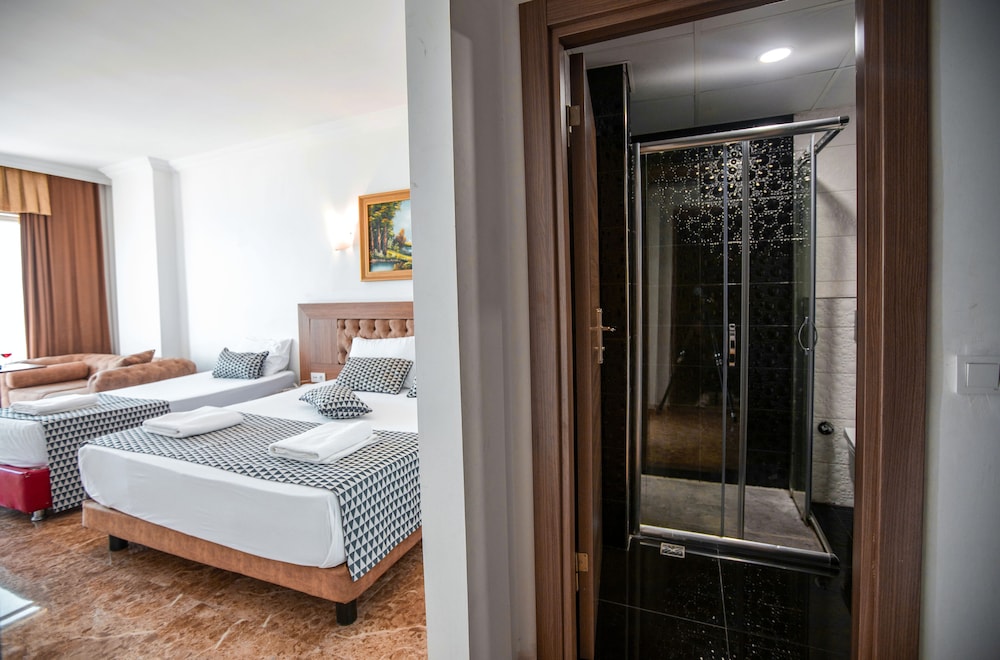 Kristal Beach Hotel 14/48