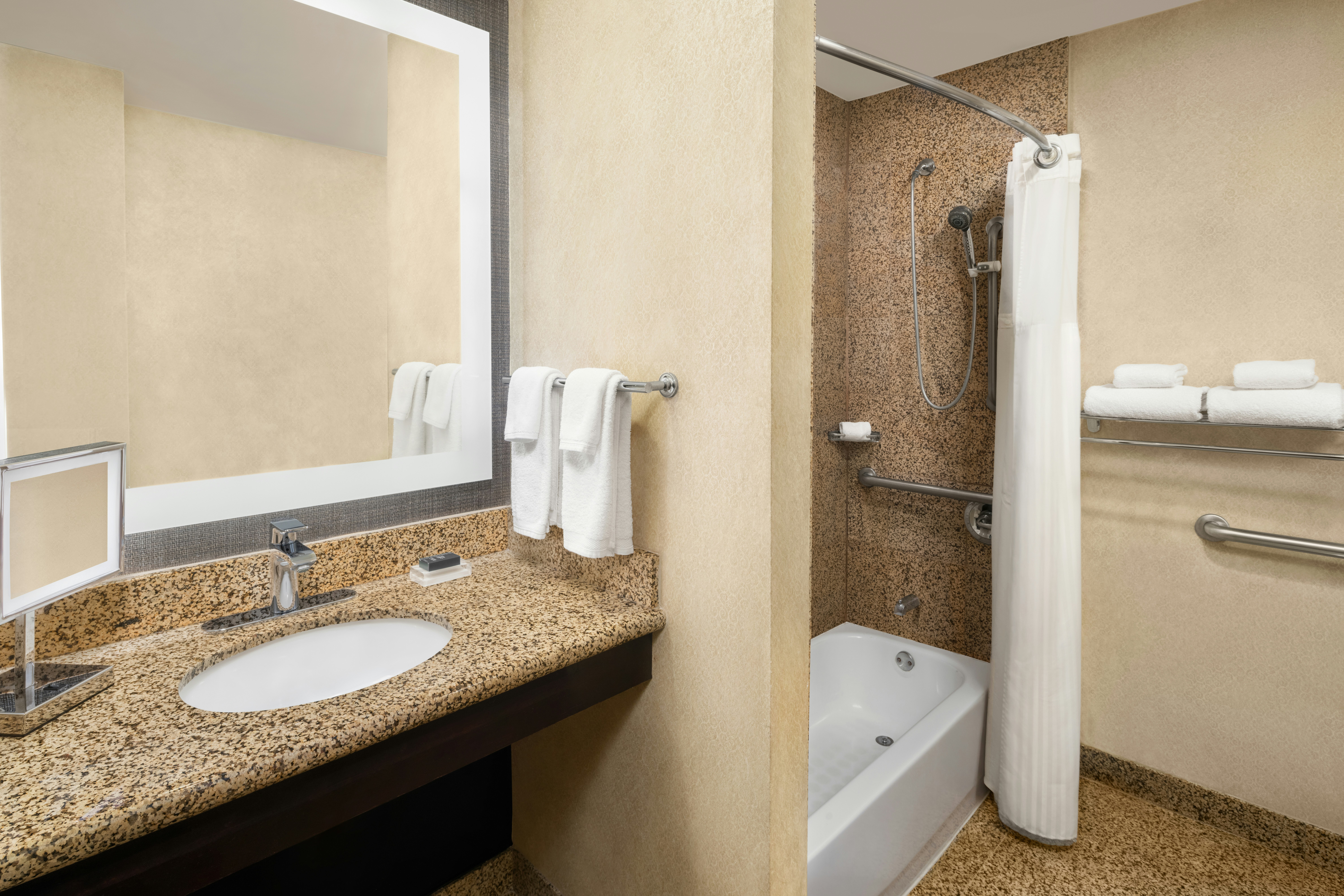 ROOM, KING BED, ACCESSIBLE