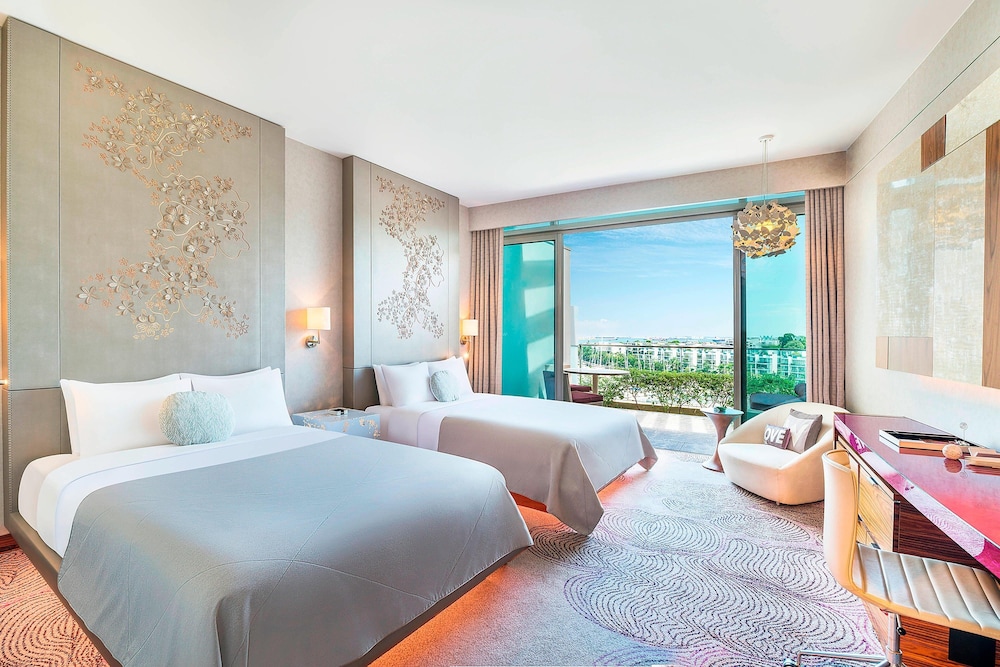 Spectacular, 2 Queen Beds, Marina View, Balcony, W Singapore Sentosa Cove 4/9