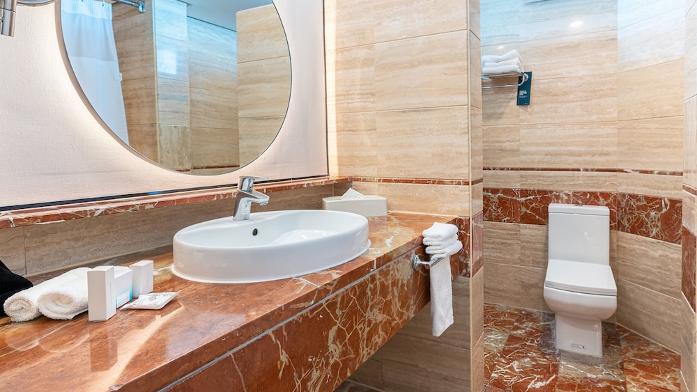 Crowne Plaza Santo Domingo (ex Intercontinental V Centenario Hotel) 70/71