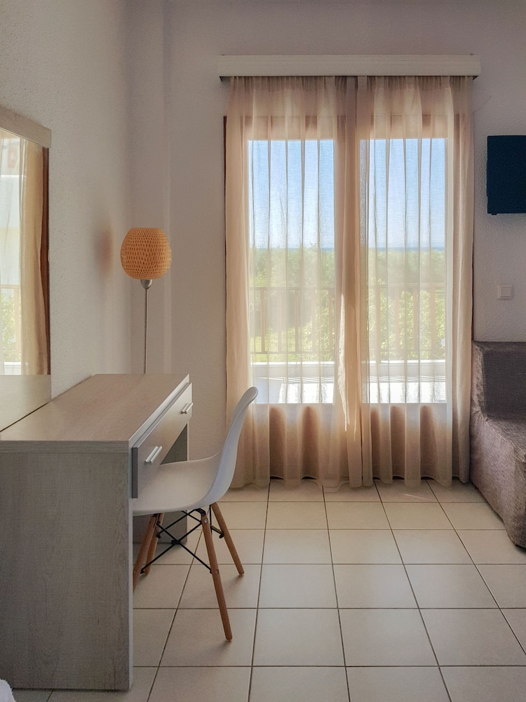 Alkinoos Beach Hotel 25/40