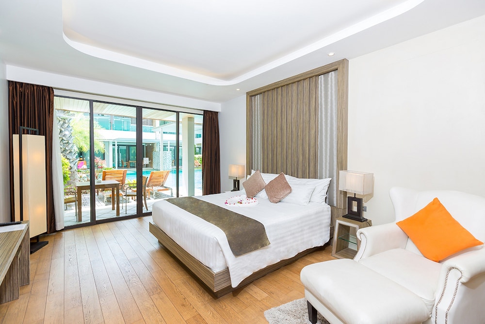 2 Bedrooms, Suite, 2 King Beds, Pool Access