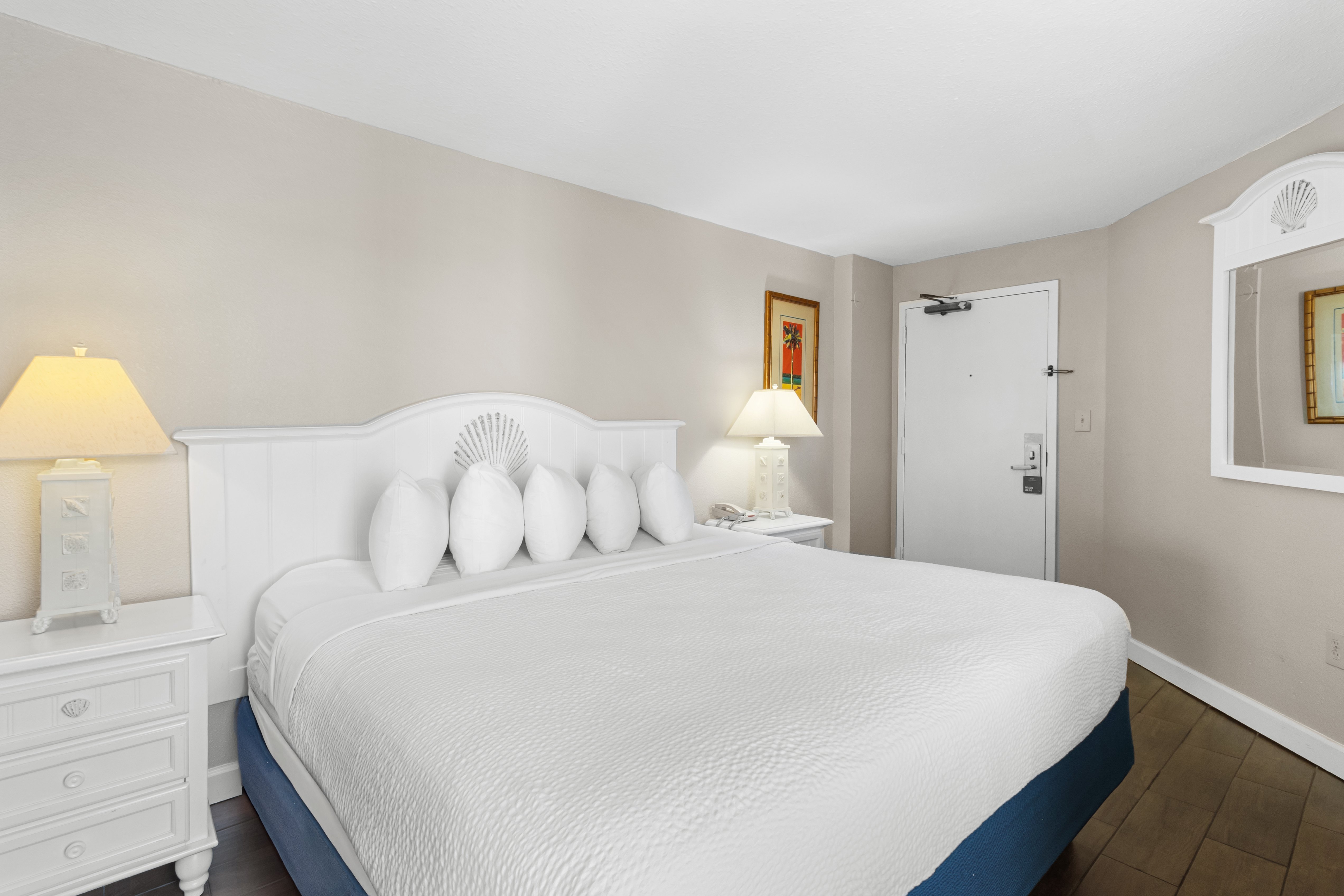 Monterey Bay Suites 25/81