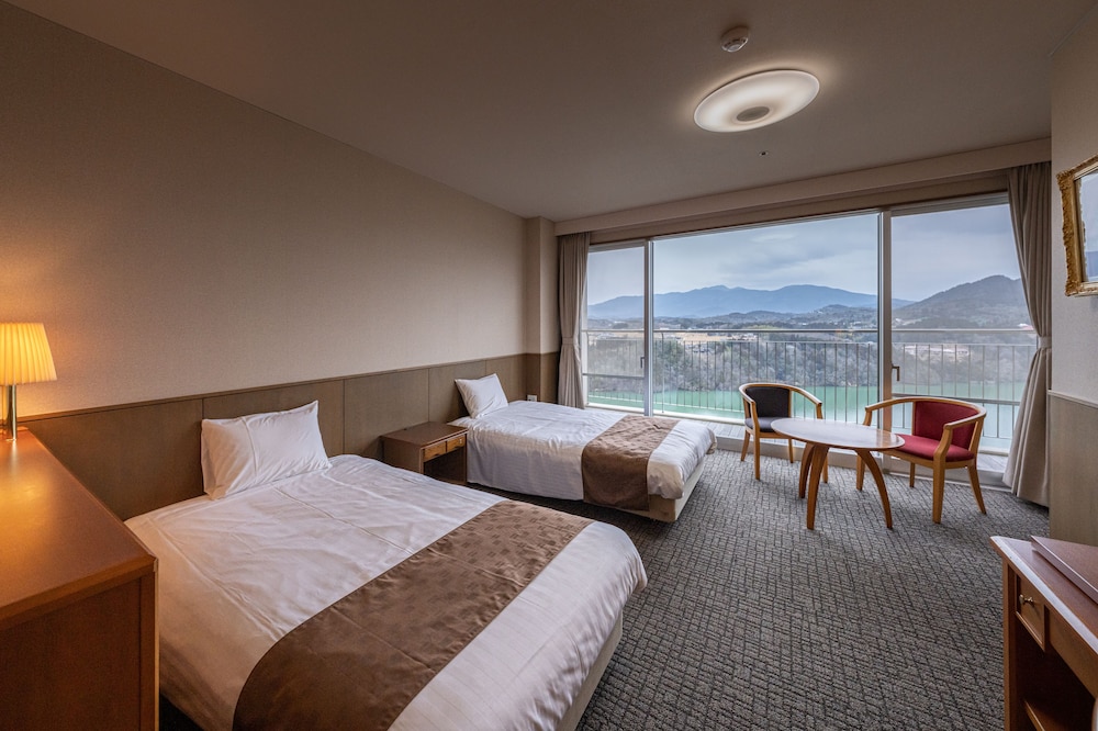 غرفة غربية قياسية بسريرين منفصلين
