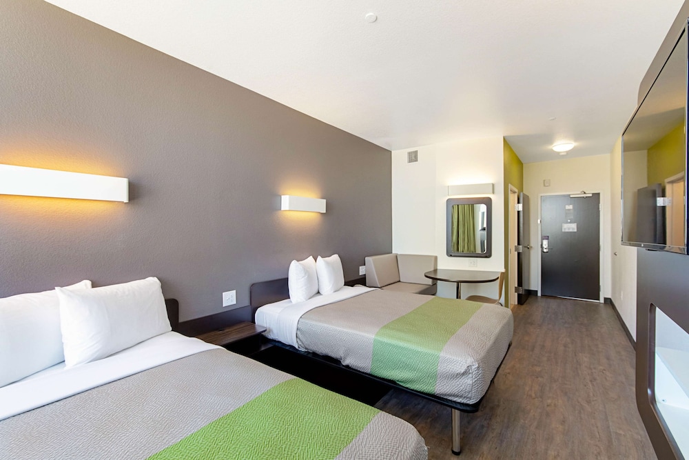 STANDARD, 2 DOUBLE BEDS