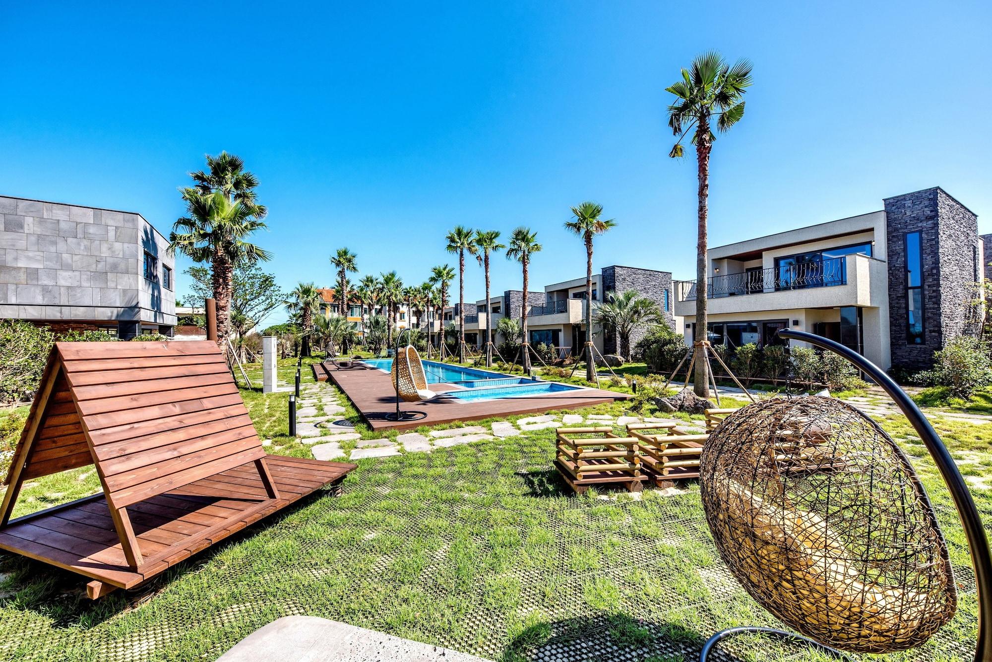 Arts Spa and Pool Villa 42/56