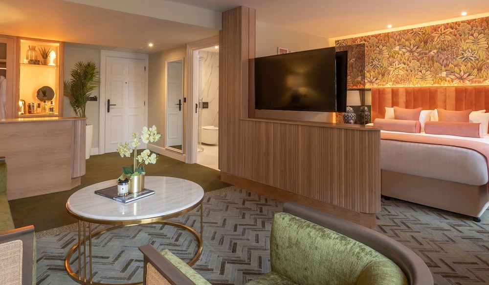Hyde Hotel 6/38