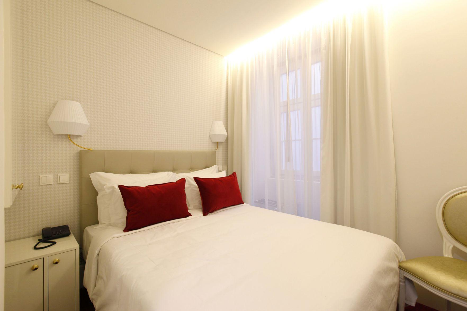 Mini, Double Bed, Interior View