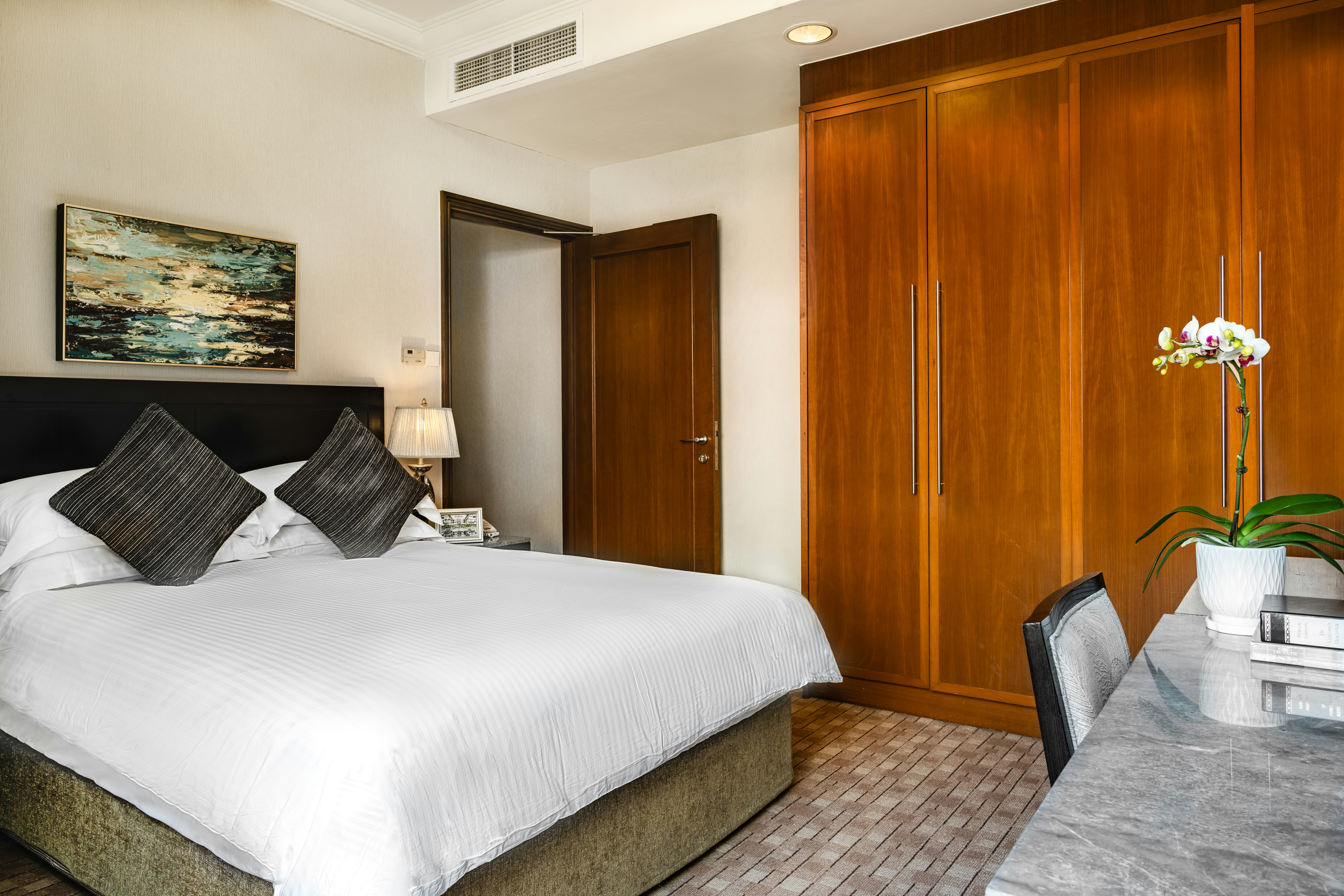 TREETOPS EXECUTIVE RESIDENCES 17/71
