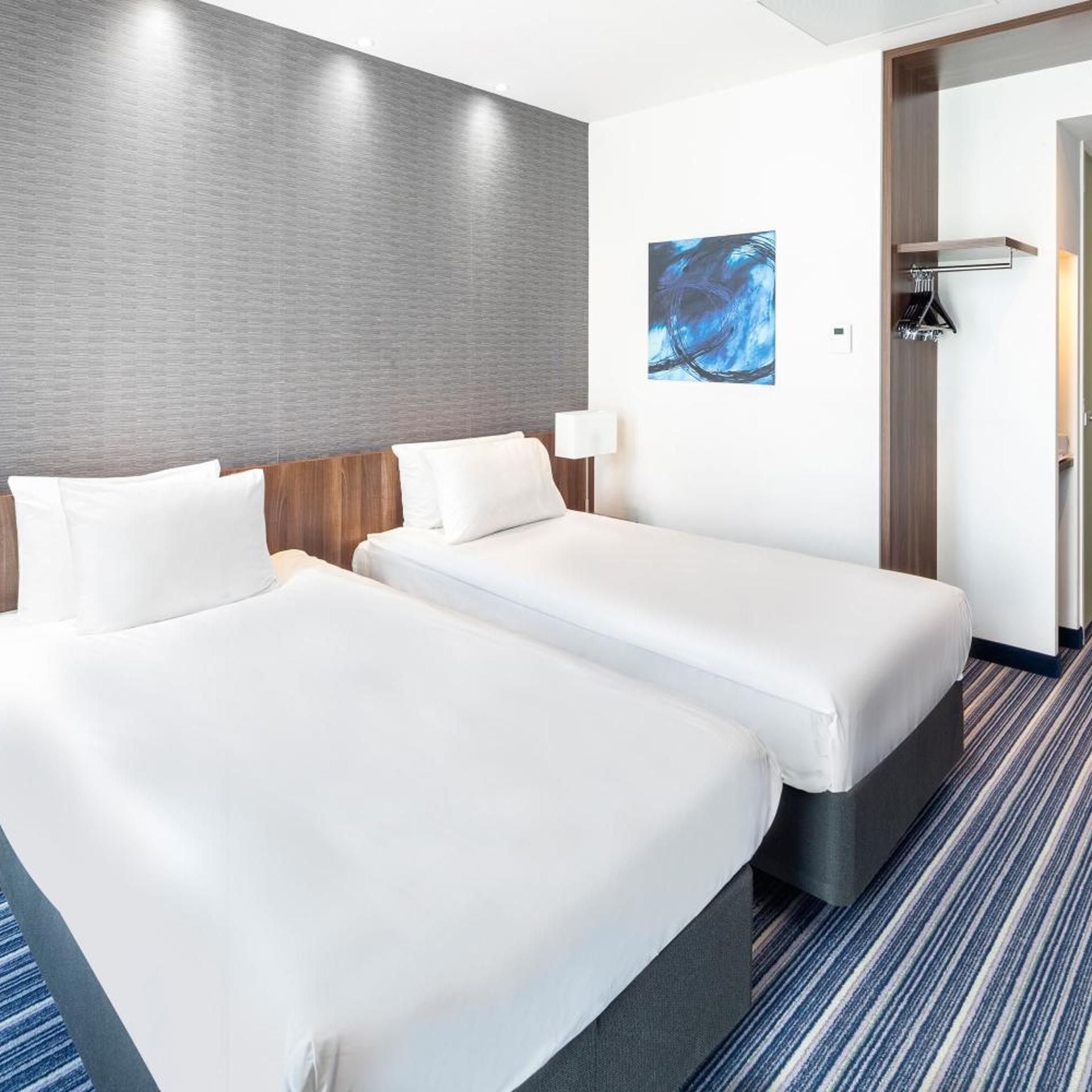 Standard, Twin Beds, Sofa