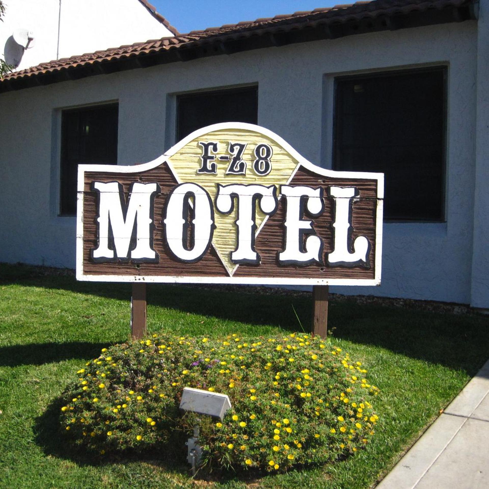 EZ 8 Motel Old Town 1/24