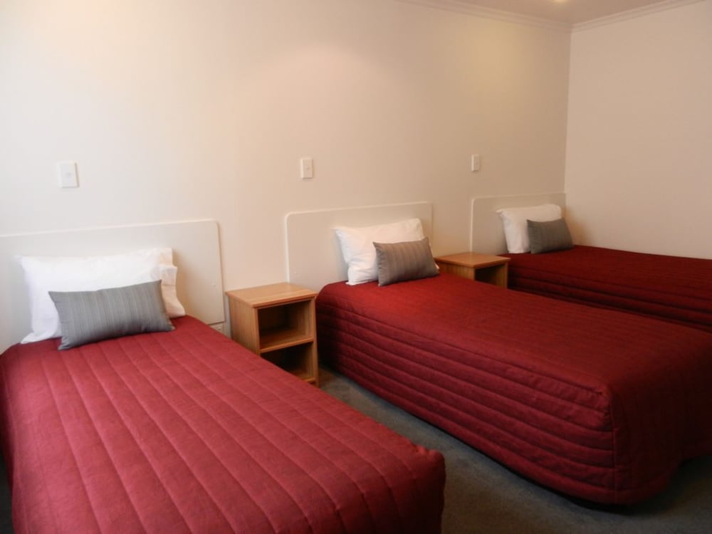 Amber Court Motel 22/63