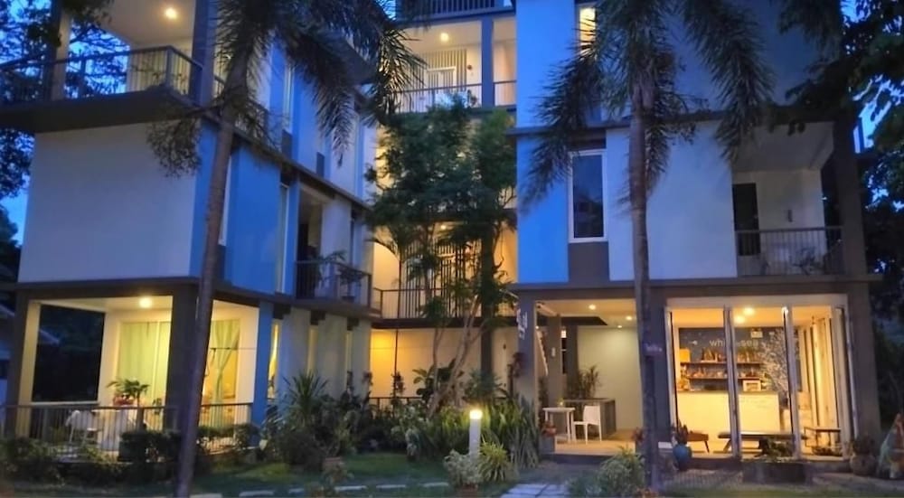 White At Sea Resort 3/42