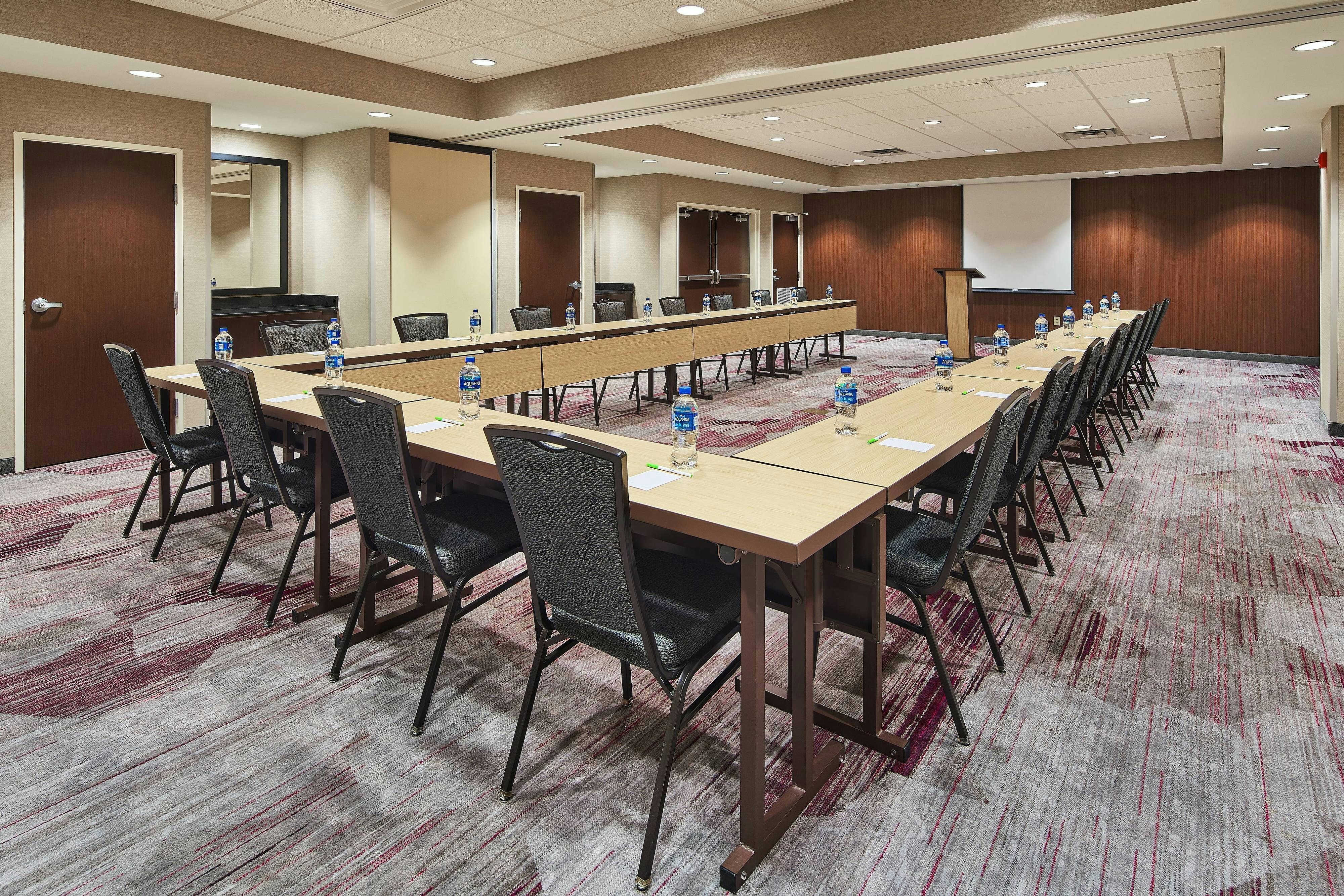 Courtyard By Marriott Shreveport Bossier Louisiana Boardwalk 13/16