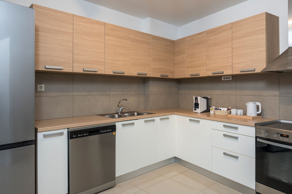 Trianon Luxury Apartments and Suites 9/74