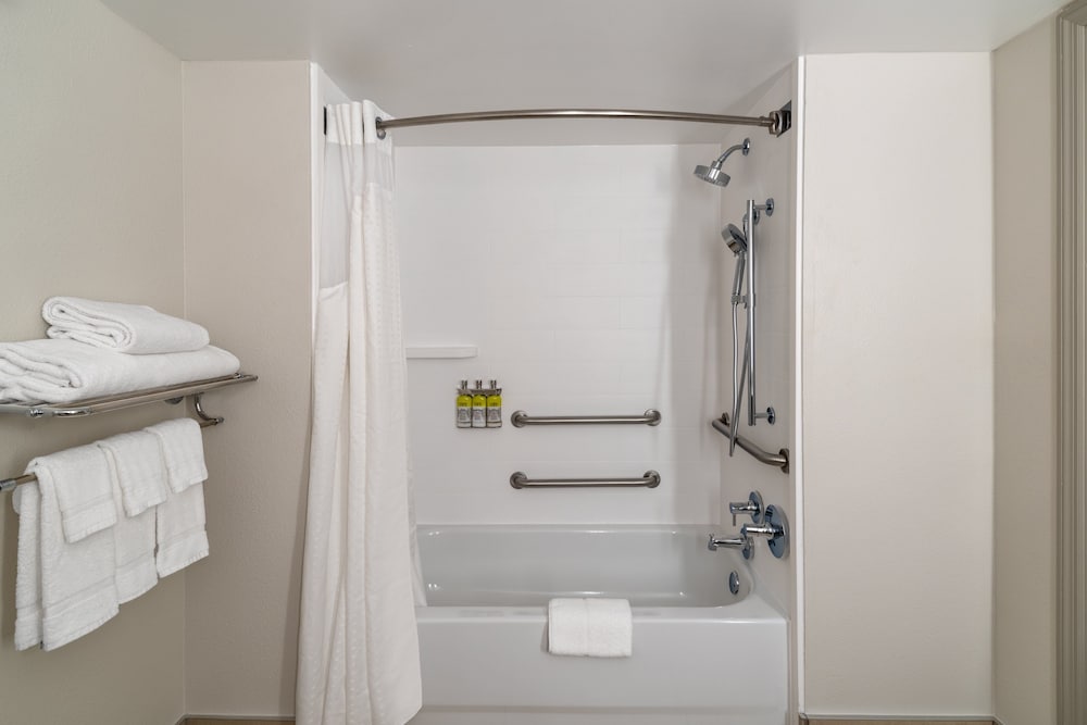 Holiday Inn Express Bluffton At Hilton Head Area 27/80