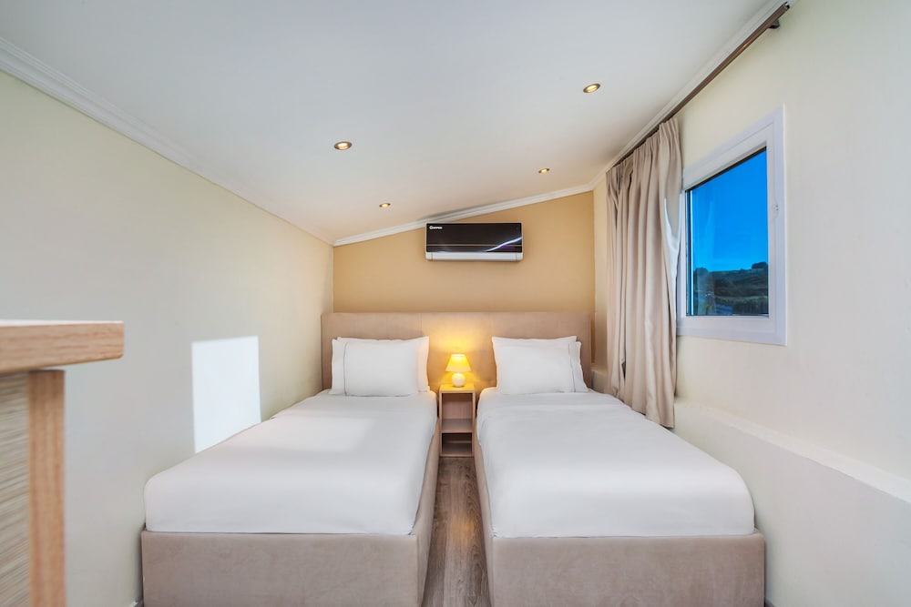 Sunny Villas And Spa 4/50