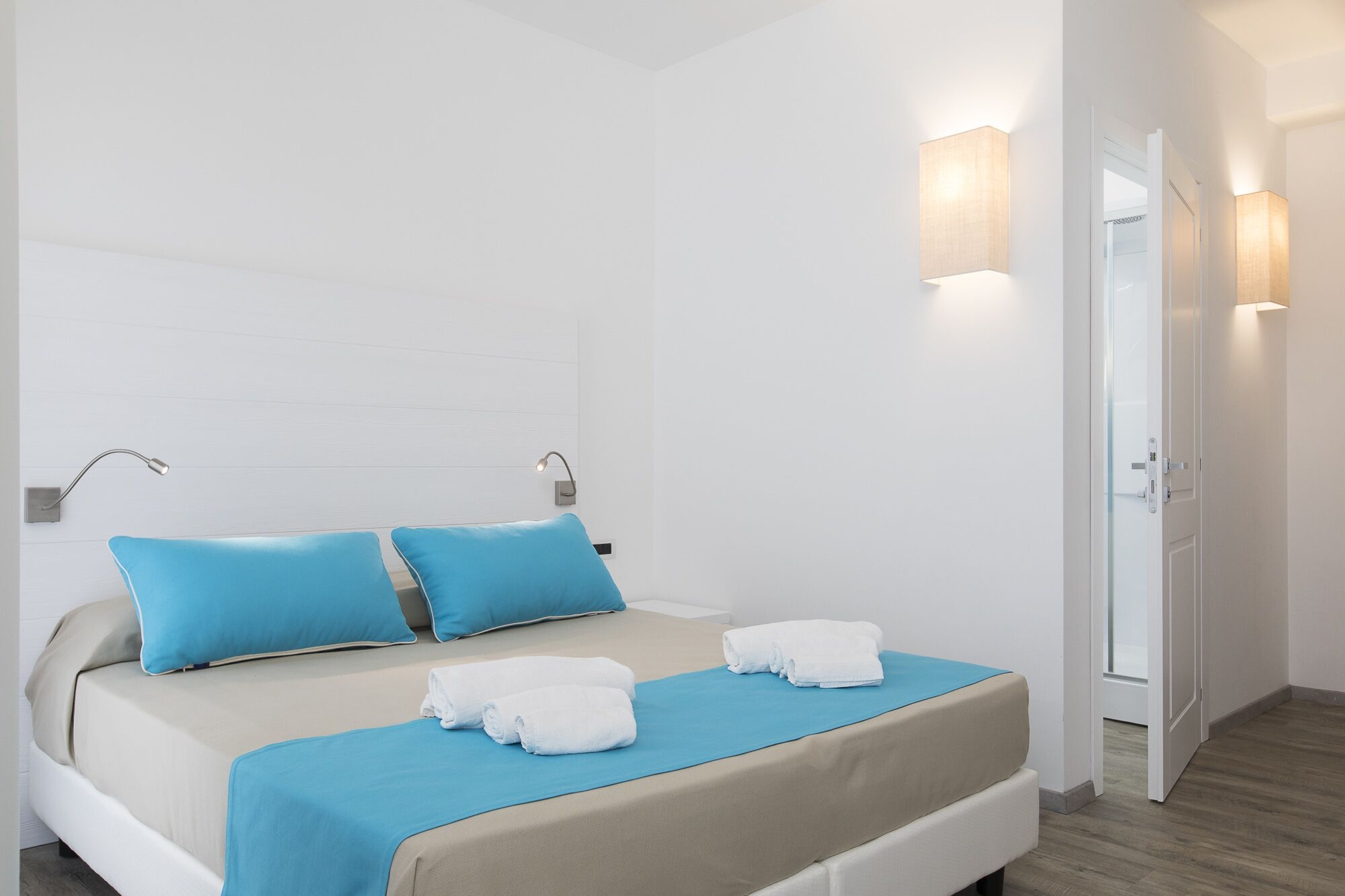 Comfort, Queen Bed