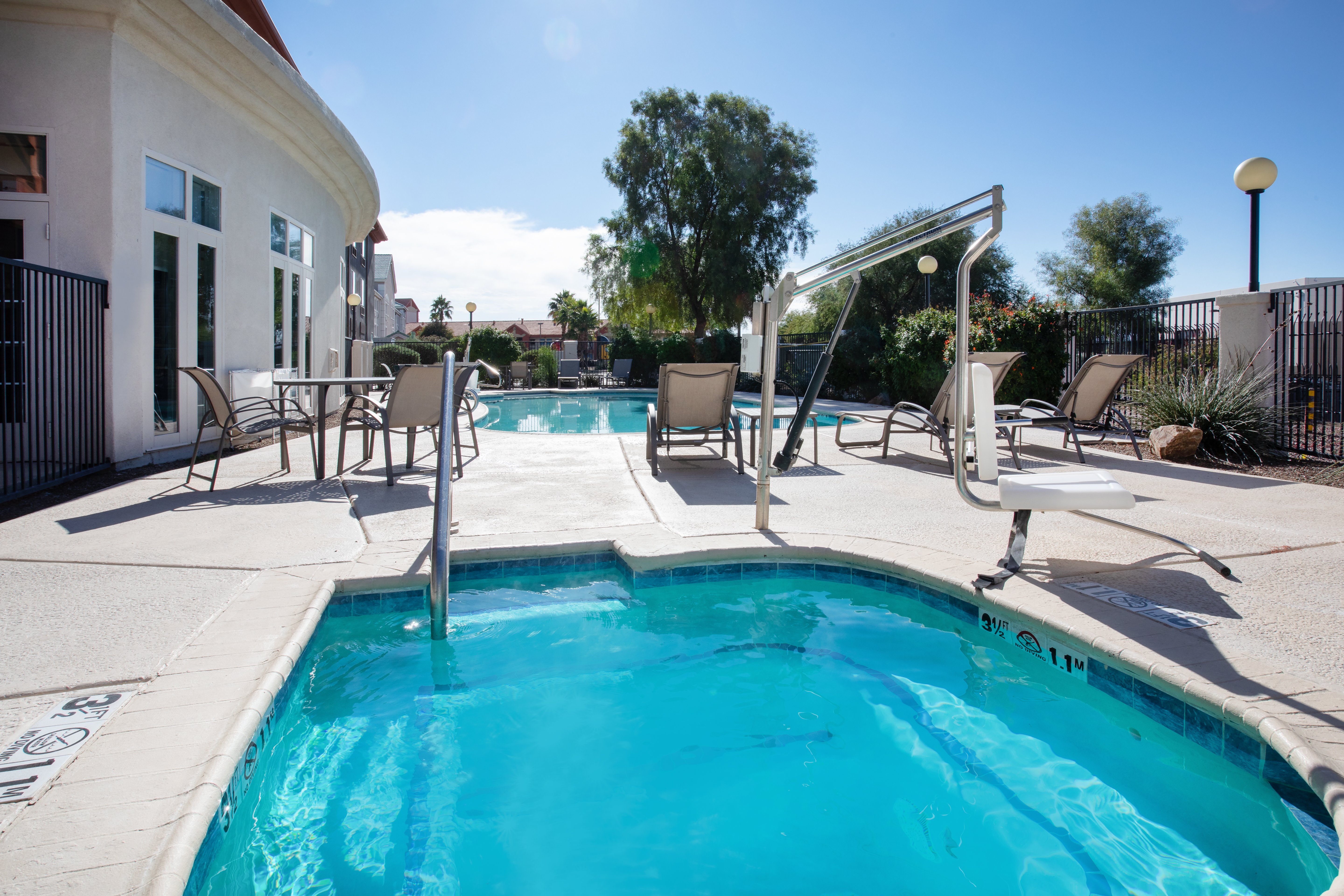 Holiday Inn Express Hotel Suites Tucson 60/62