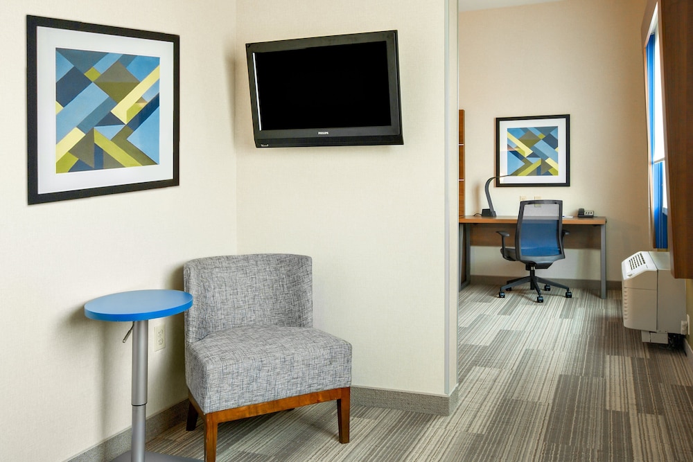 Holiday Inn Express Hotel And Suites Ontario 43/61