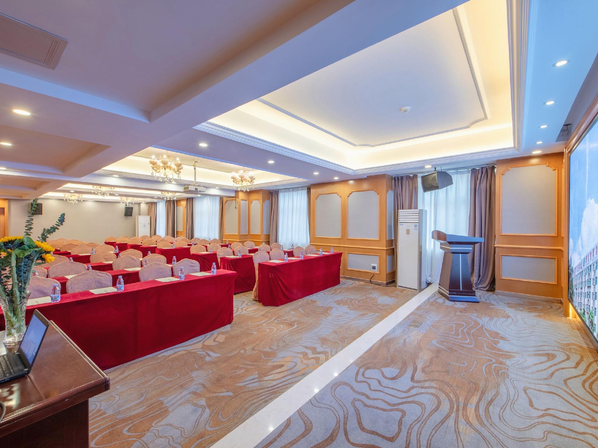 Vienna Hotel (Foshan Lingnan Mingzhu Stadium) 22/33
