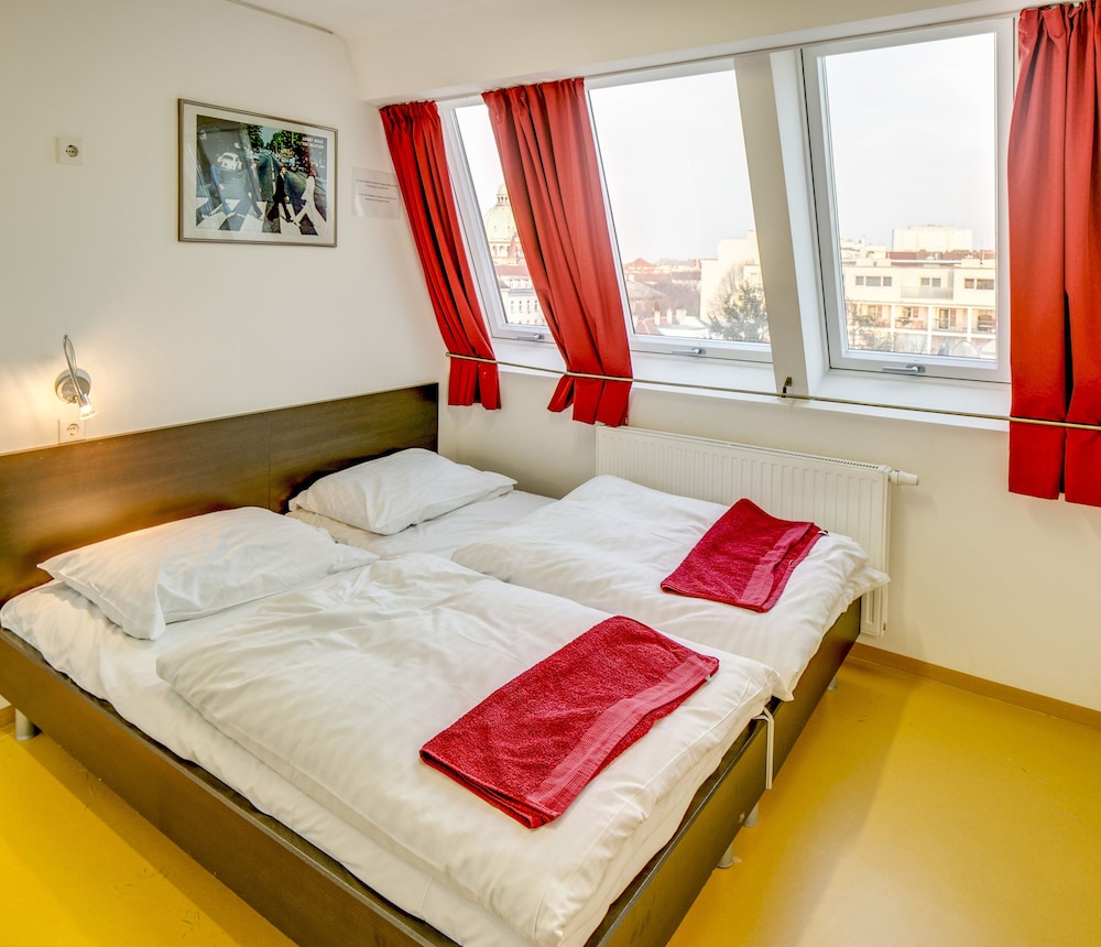 A T Holiday Hostel Wien 18/77