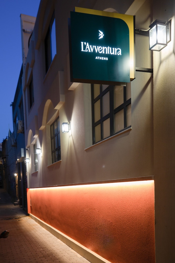 L'Avventura Athens 4/50