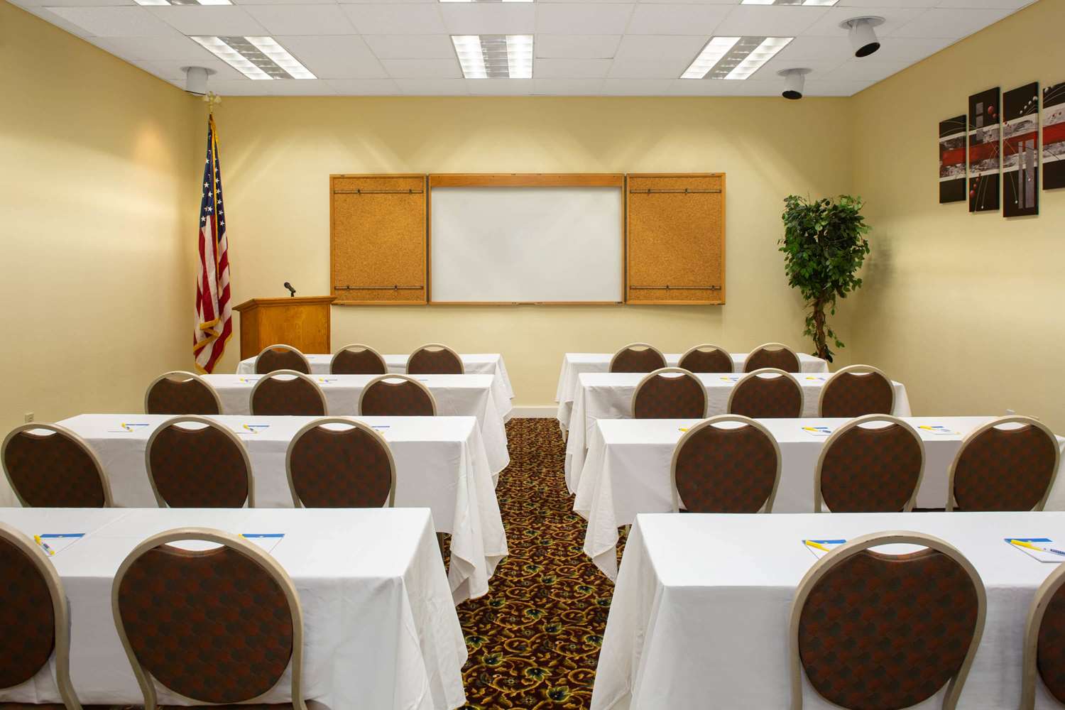 Days Inn Suites Tallahassee Conference Center I 10 Hotel 47/57