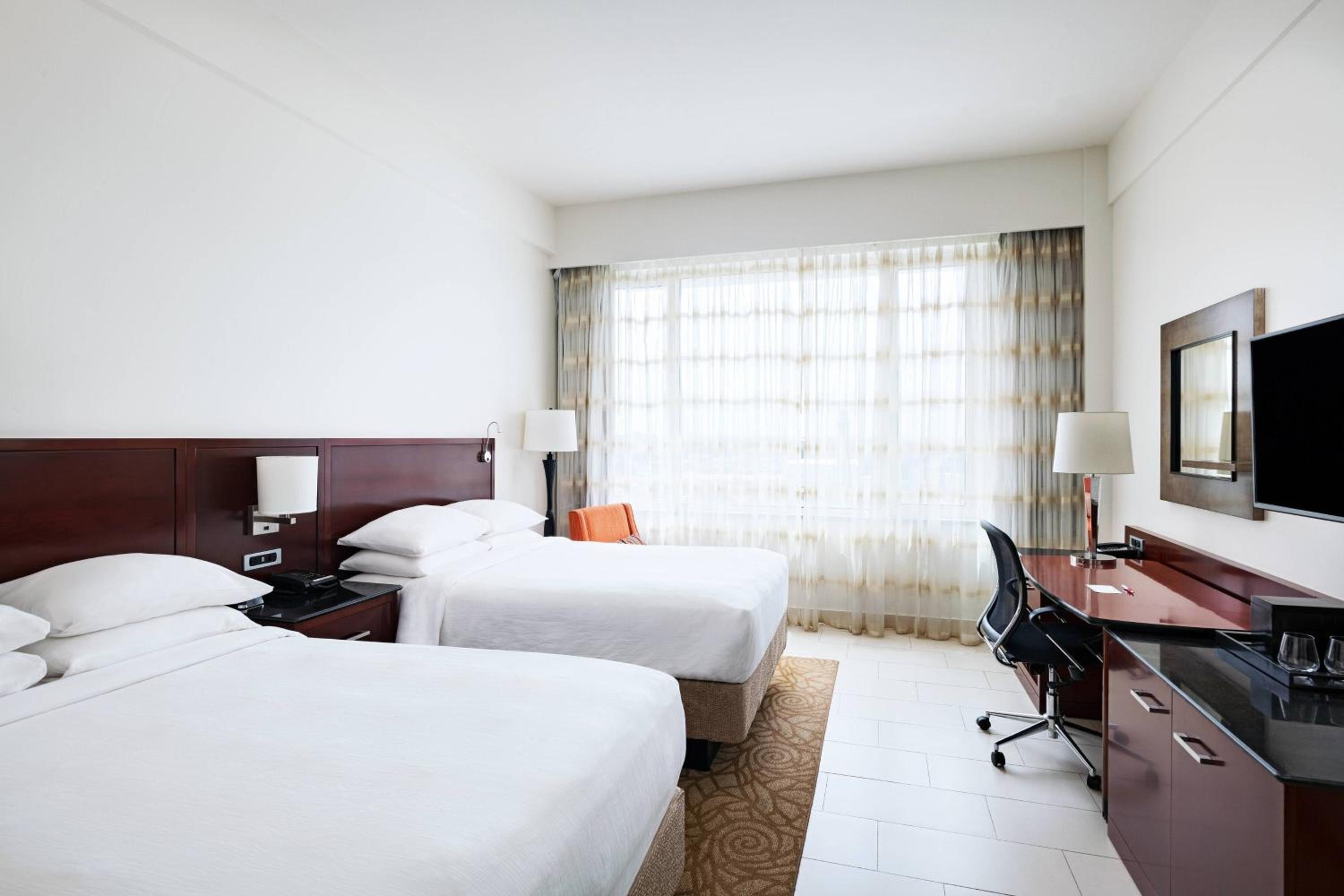 Guest Room, 2 Double Beds, Executive Level, Concierge Level