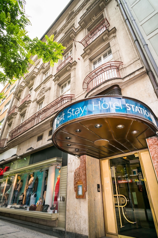 Smart Stay Hotel Station 4/37