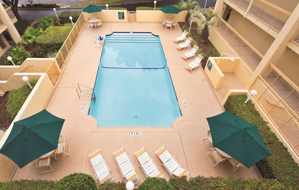 Days Inn by Wyndham Gainesville University I-75 37/37