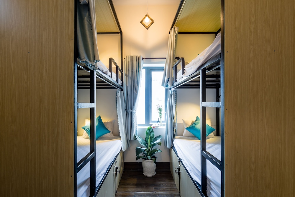 Fedora Hostel 18/35