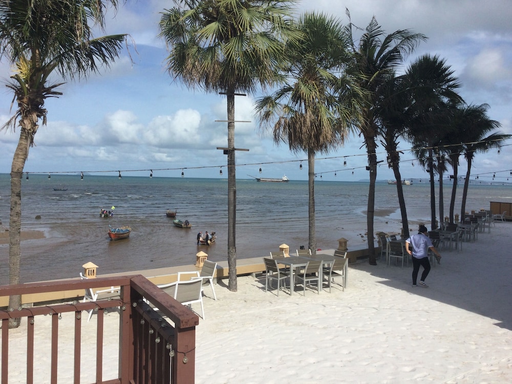 Saisawan Beach Resort 47/49