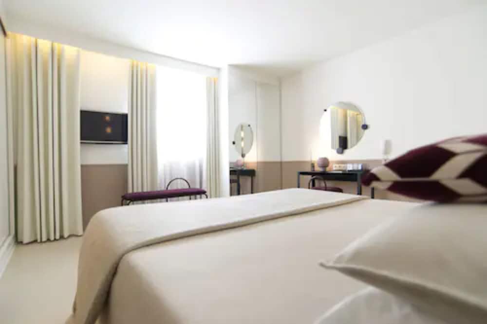 Hotel Genovese 10/70
