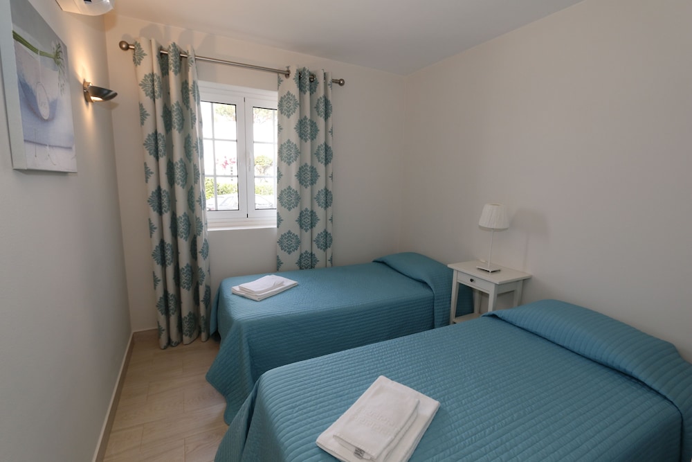 APARTAMENTOS THE OLD VILLAGE BY VILLAGE 4U 28/75