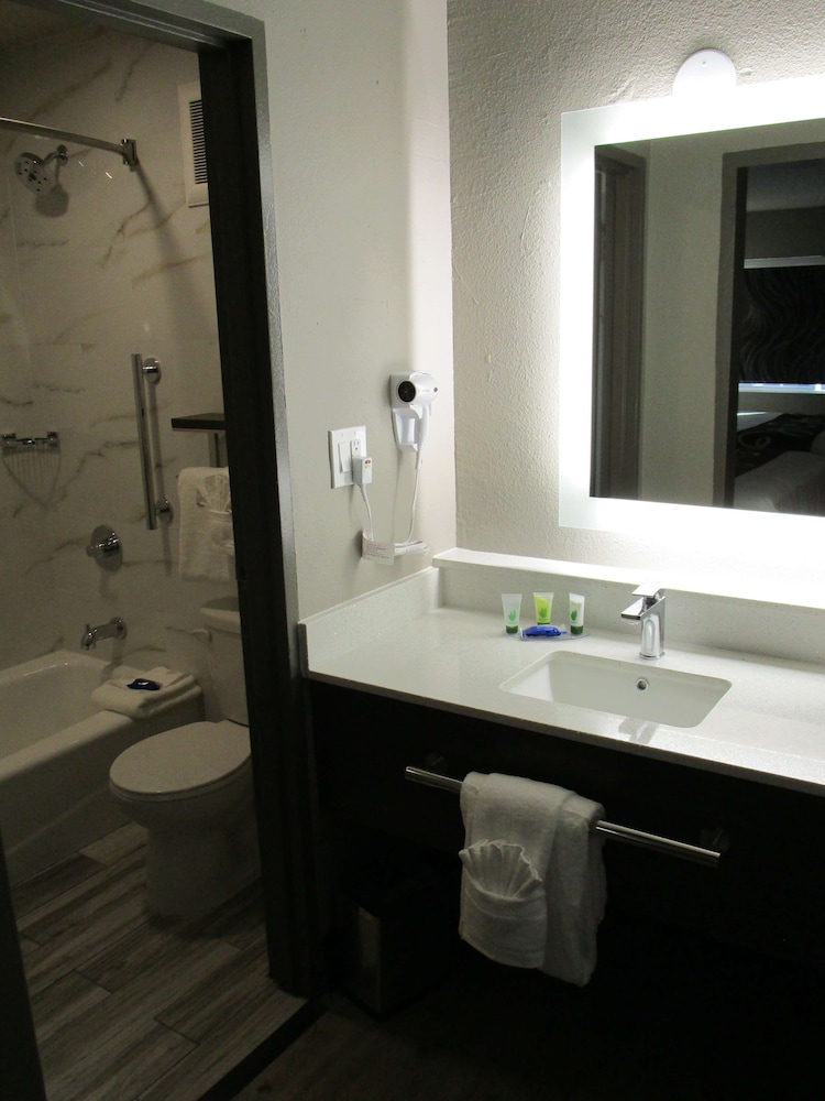 Surestay Plus Hotel By Best Western Point Richmond 18/37