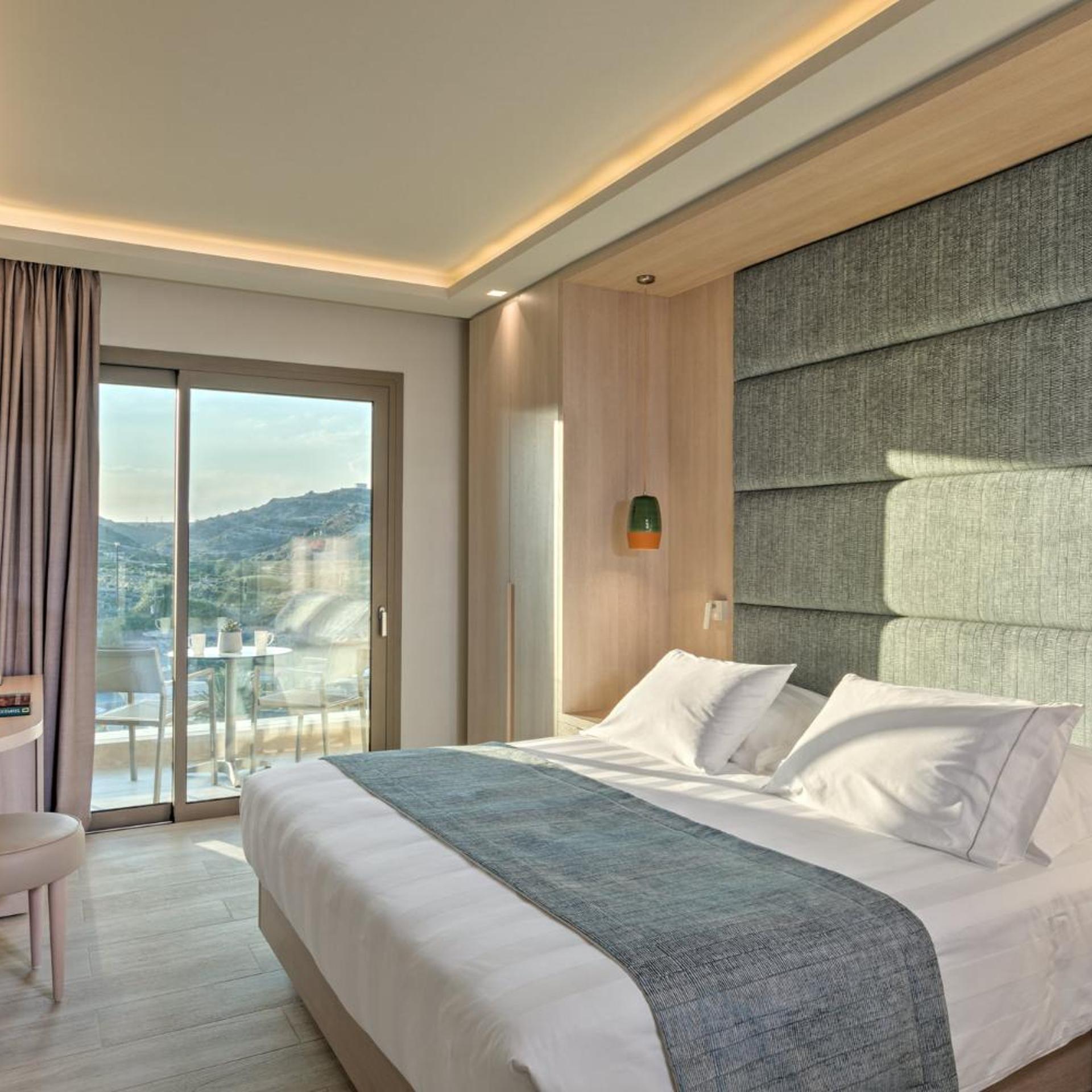 TRIPLE ROOM HILL VIEW