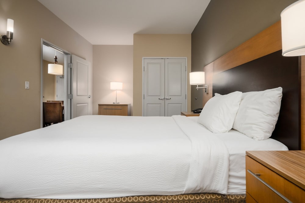 2 BEDROOMS, SUITE