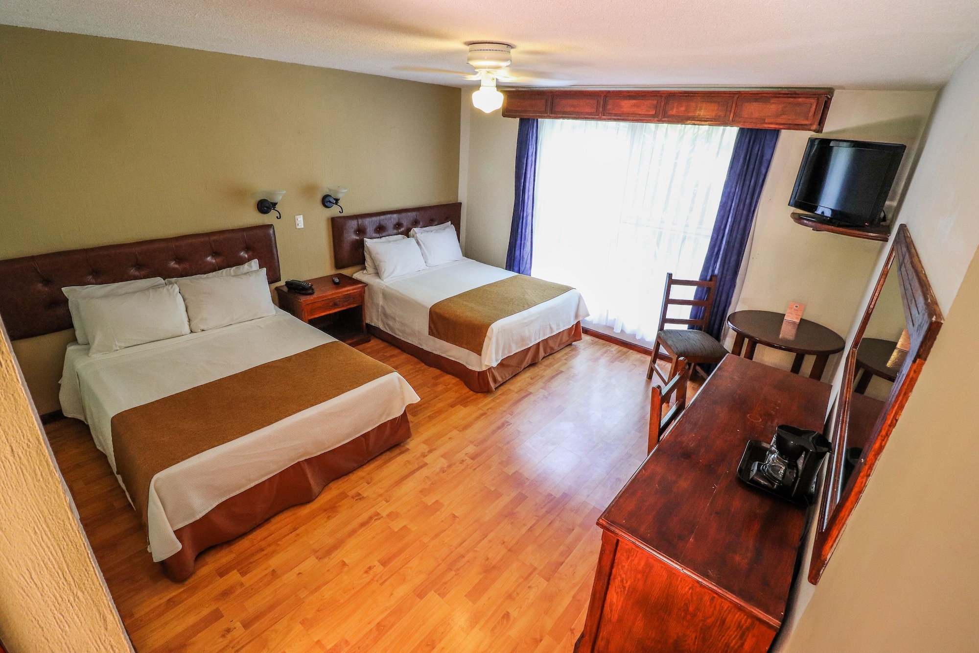 STANDARD, 2 QUEEN BEDS