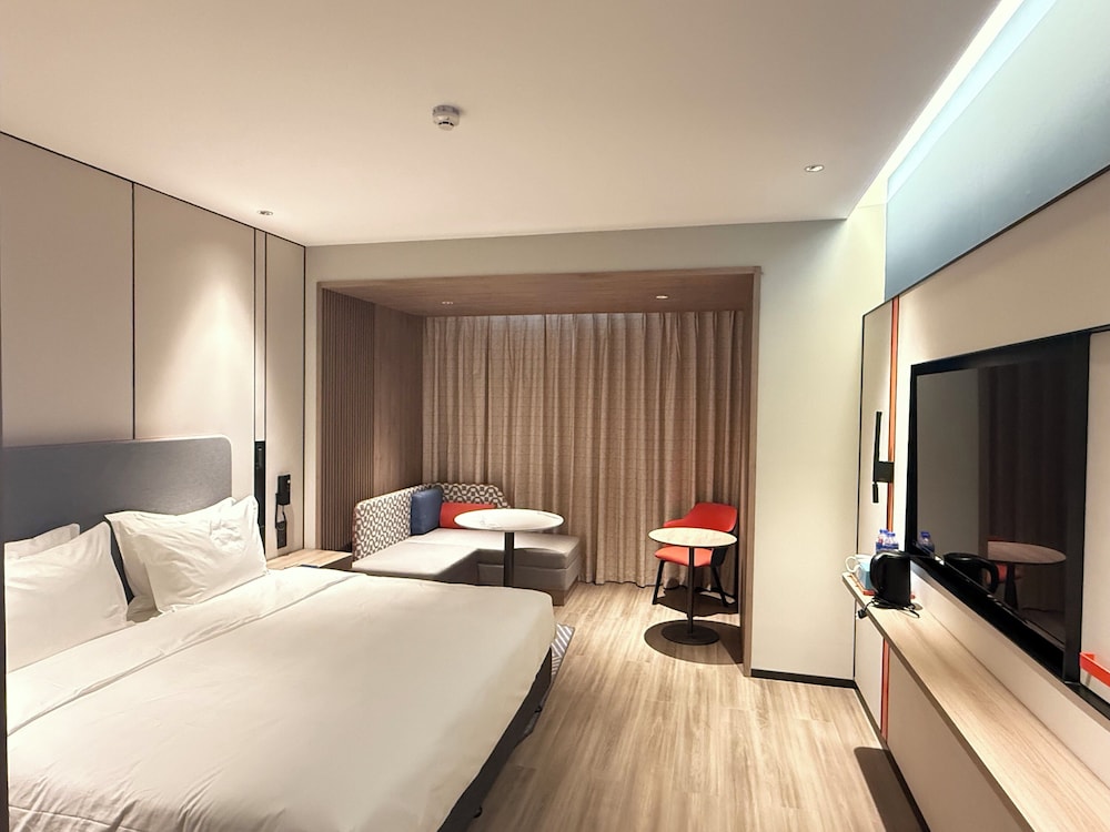 Standard, King Bed, Building 2