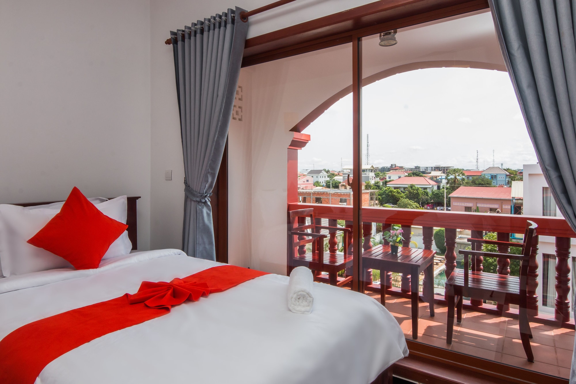 ROOM, TRIPLE, POOL VIEW