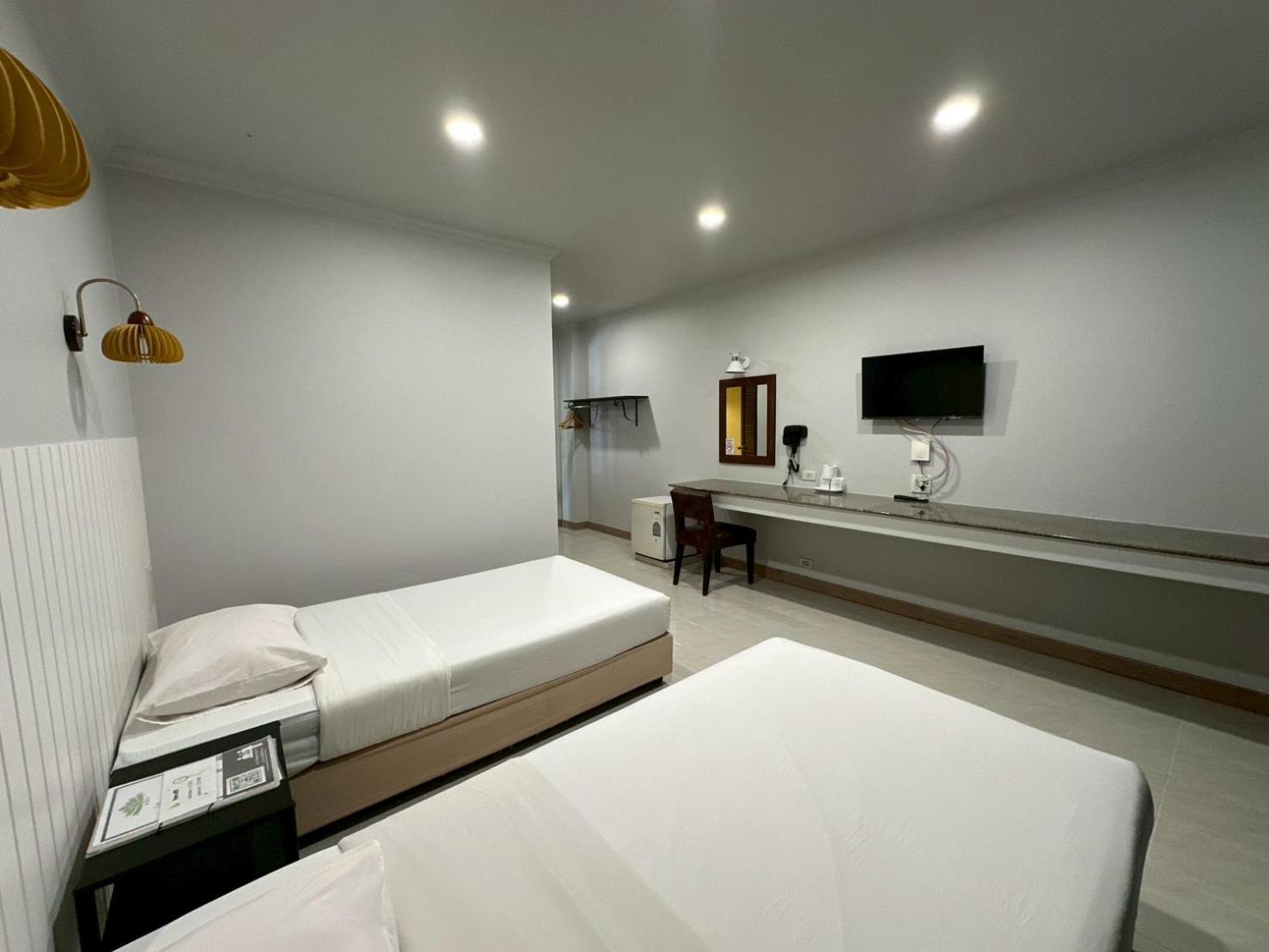 Standard, Twin Beds