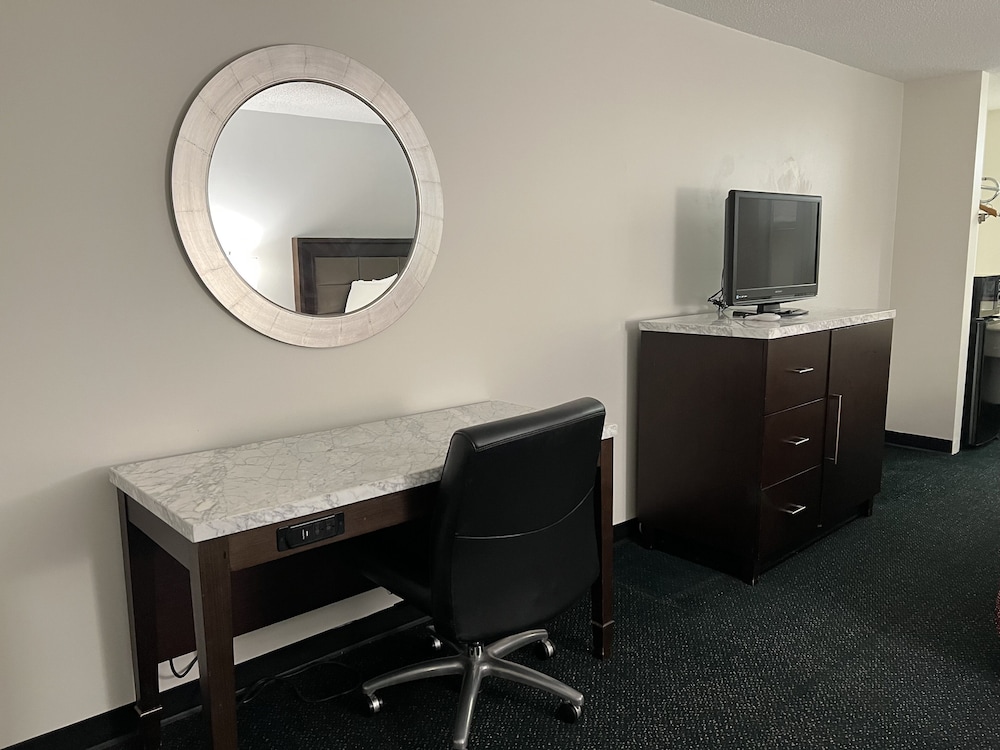 Garden Inn & Suites 40/53
