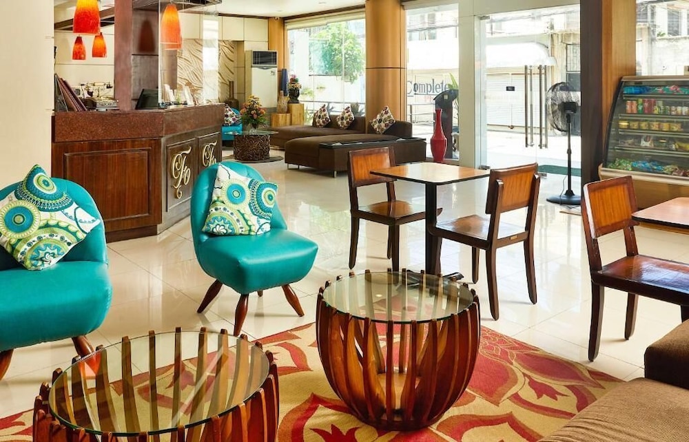 Fuente Oro Business Suites 65/68