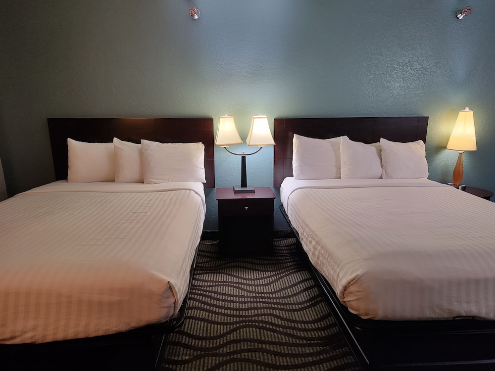 Baymont Inn & Suites by Wyndham Lincoln NE 18/47