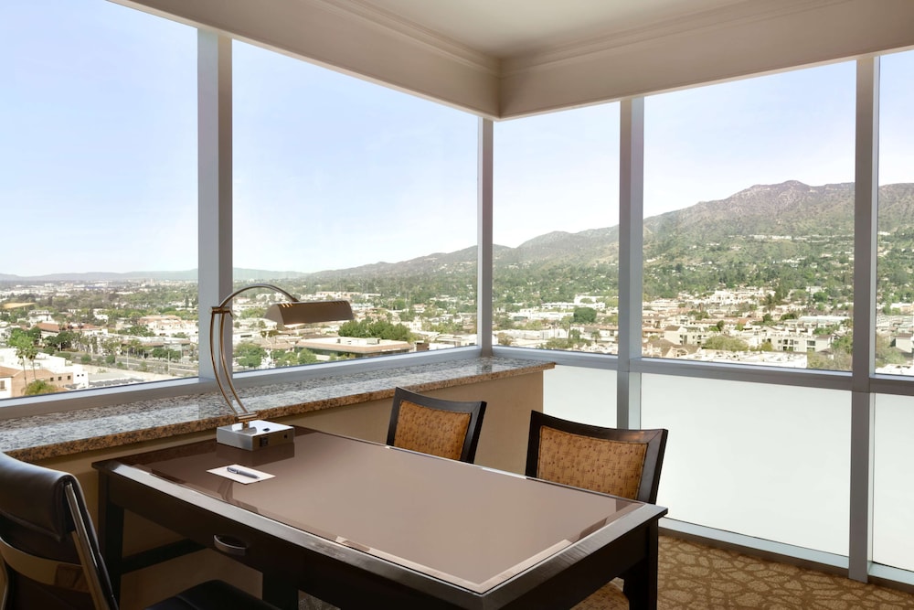 Embassy Suites by Hilton Los Angeles Glendale 29/54